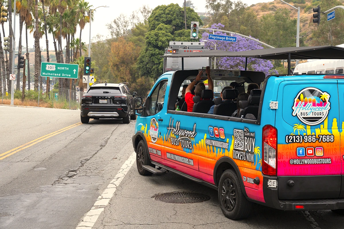 Hollywood bus tours Mulholland Drive sightseeing